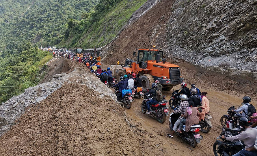 वर्षातले भोजपुरका पाँच स्थानीय तहको यातायात अवरुद्ध