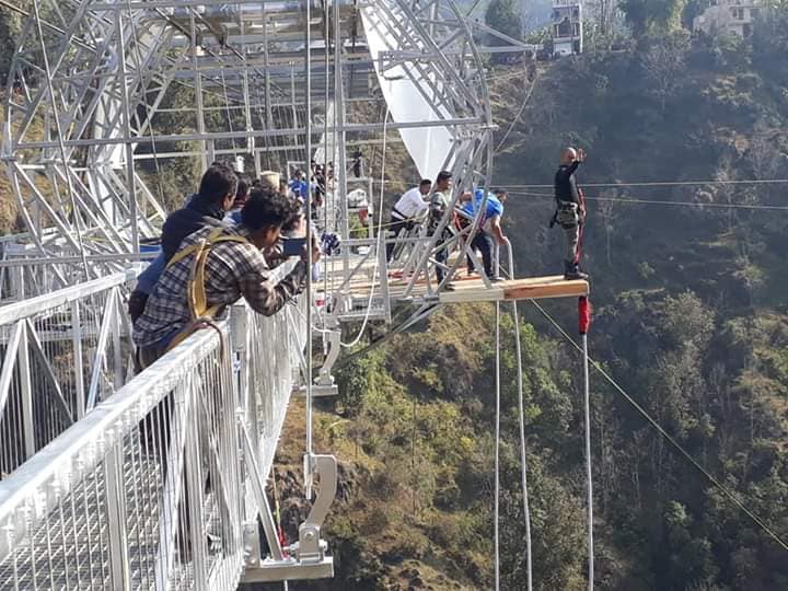 विश्वकै दोस्रो अग्लो बञ्जी जम्पको सफल परिक्षण, सर्वसाधारणले बैशाखदेखि बन्जी गर्न पाउने