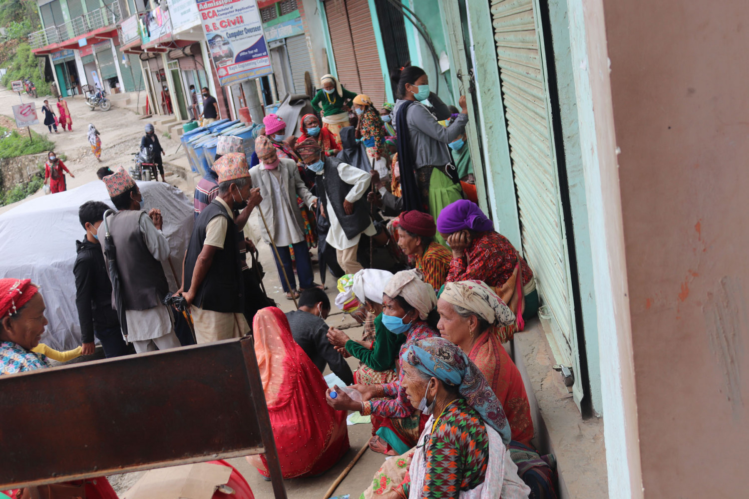 वृद्धभत्ता बुझ्न सिटिजन्स बैंकमा ज्येष्ठ नागरिकहरु