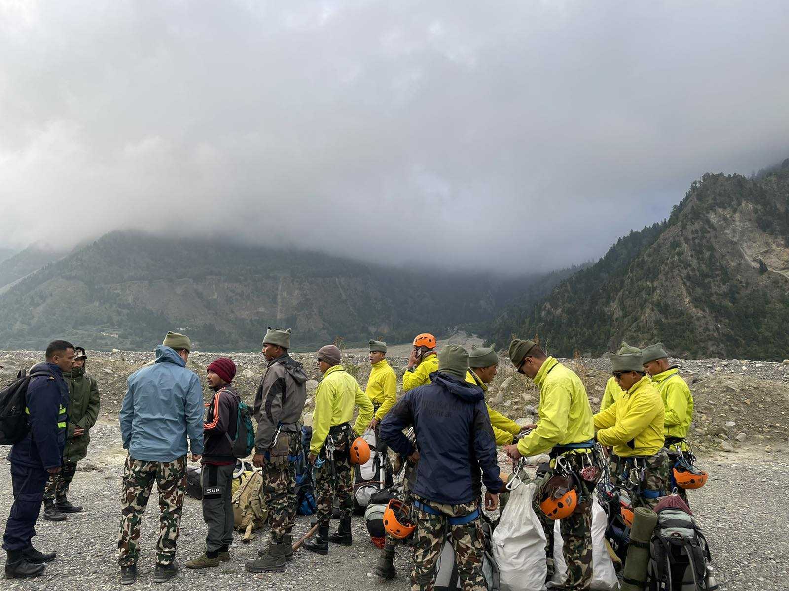 सम्पर्कविहीन तारा एयरको जहाज खोजी कार्य बिहानैदेखि सुरु,सेना र प्रहरी परिचालन