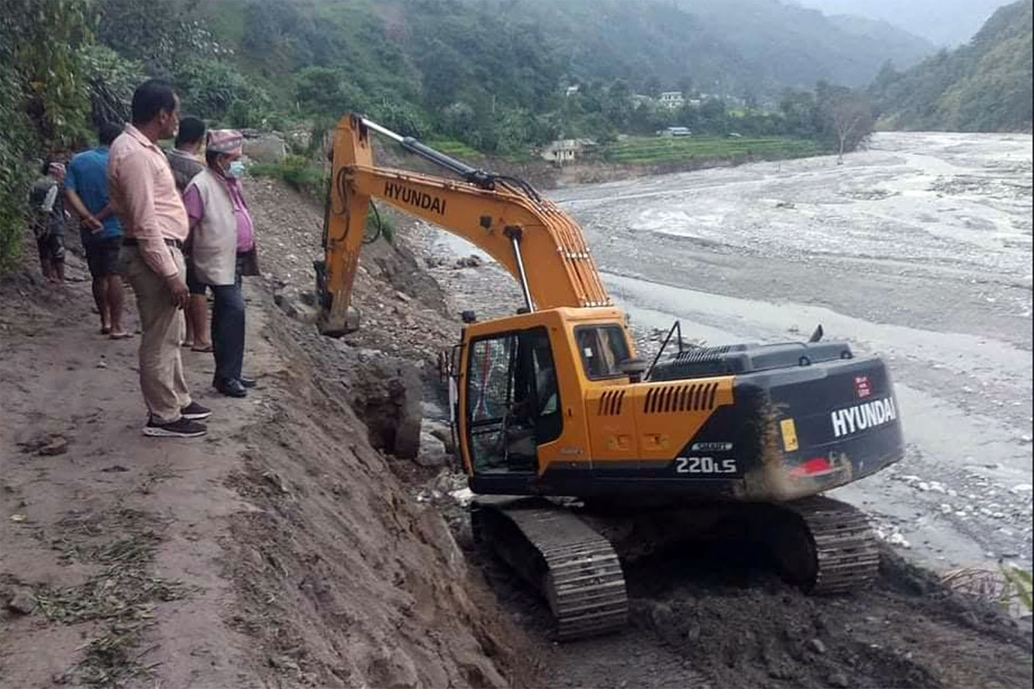 मेलम्ची खानेपानी आयोजनासम्म जान सडक खुलाउन सुरु