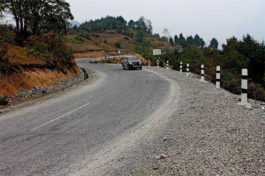 मध्यपहाडी लोकमार्गः समस्याग्रस्त बोक्सेमा ढलान, अन्यमा धमाधम काम हुँदै