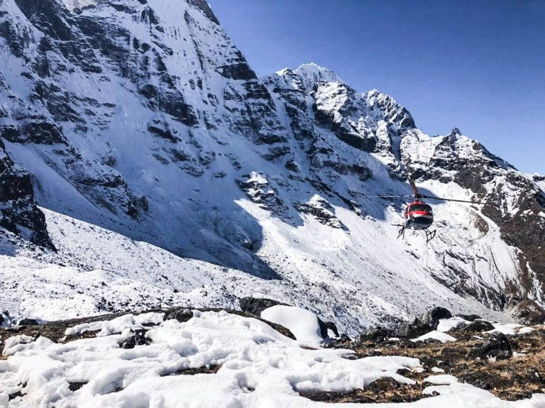 आमादब्लम हिमाल नजिक तीन फ्रान्सेली आरोही बेपत्ता, हेलिकप्टरमार्फत खोजीकार्य जारी