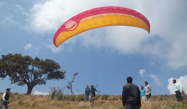 सुर्खेतमा आजदेखि नियमित प्याराग्लाइडिङ उडान