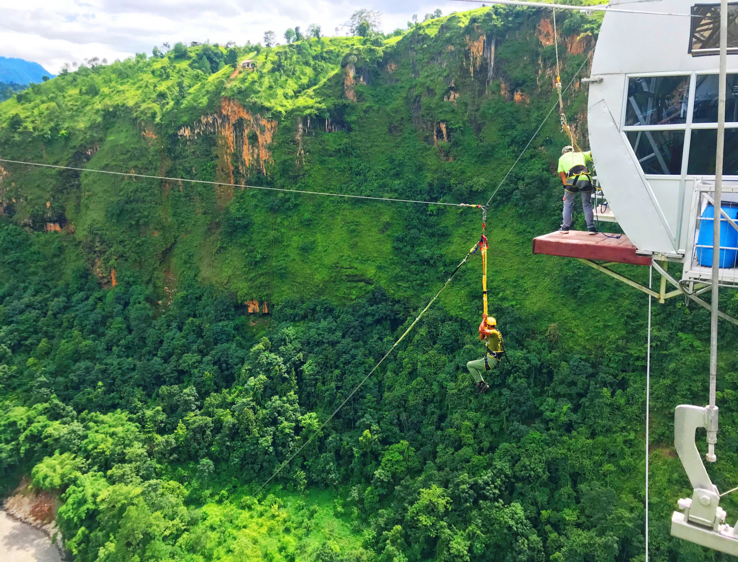 कालिगण्डकी खोंचमा सुरु भयो बन्जीजम्प, २० करोड लगानी, साहसिक पर्यटक पर्खंदै 