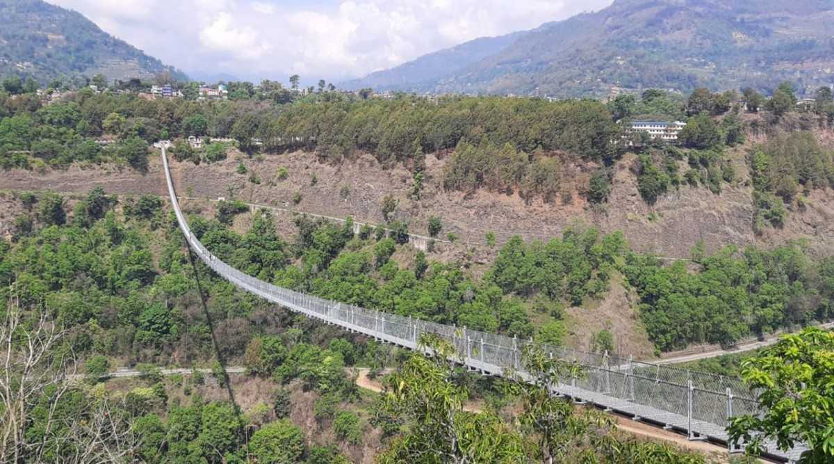 बाङ्गेचौर-अदुवाबारी पुलकाे नामकरण गरेका घनश्यामले पाए २५ हजार रुपैयाँ