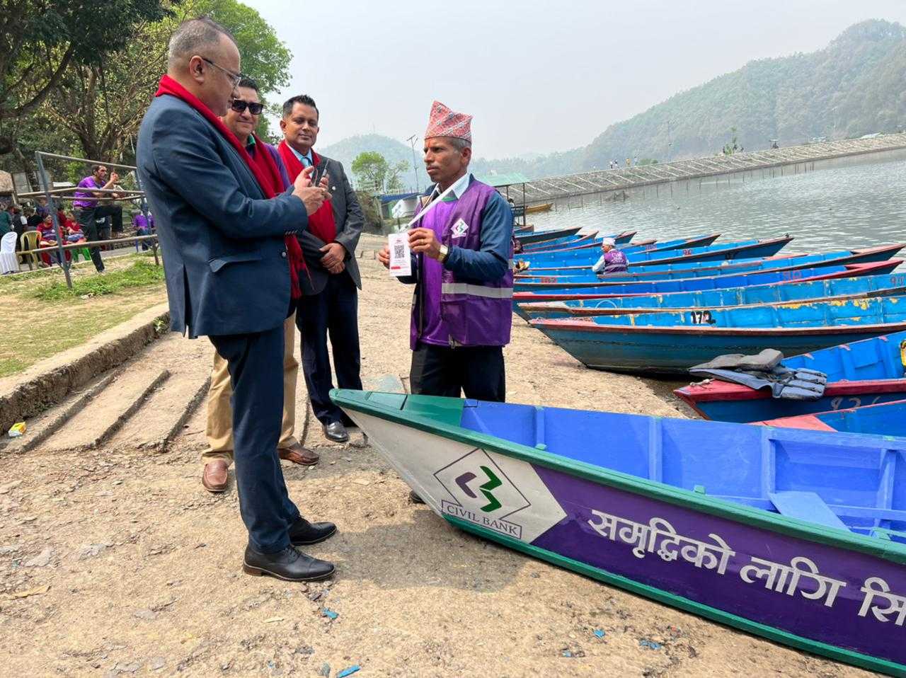 अब डुंगा सयरमा पनि क्युआरमार्फत भुक्तानी गर्न सकिने, सिभिल बैंकले गर्यो वेगनासमा सुरुवात