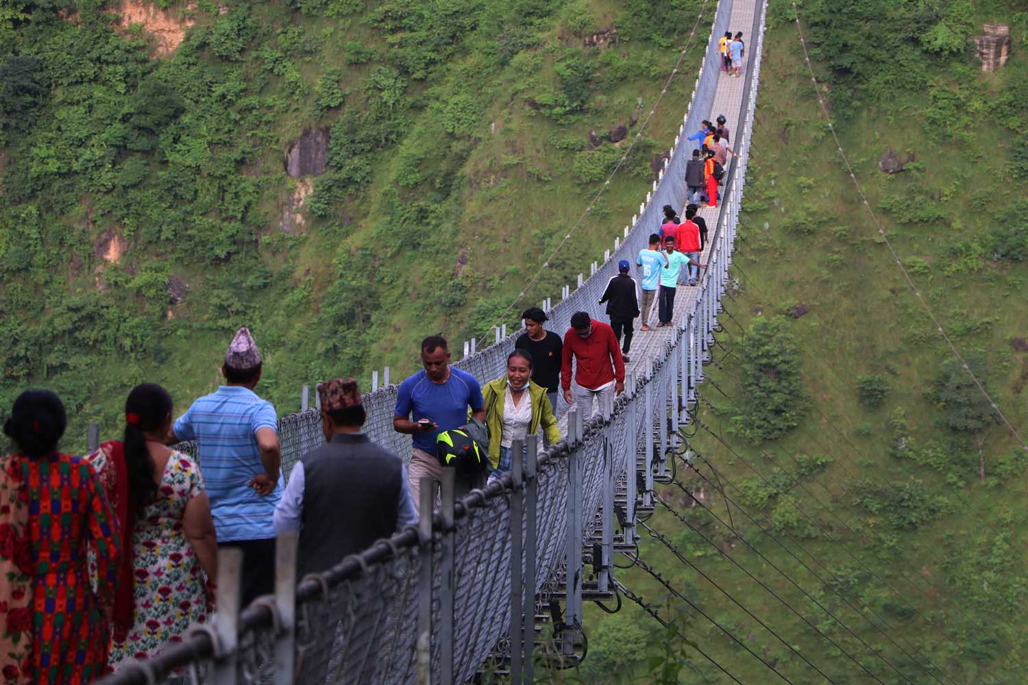 बागलुङमा लामो पुलले बढायो पर्यटक