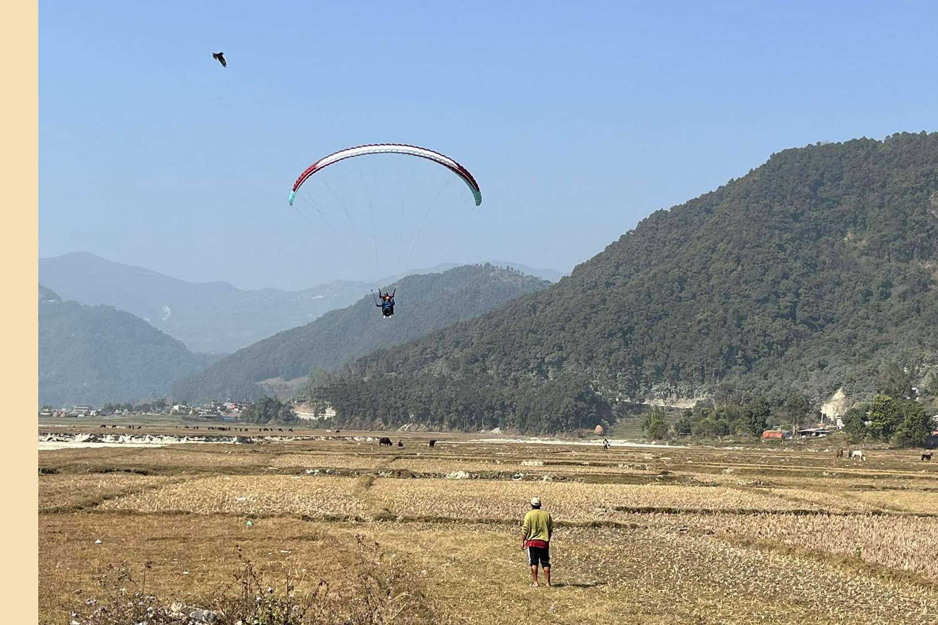 पोखराको मान्द्रेढुंगाबाट माघ १ देखि प्याराग्लाइडिङको व्यावसायिक उडान