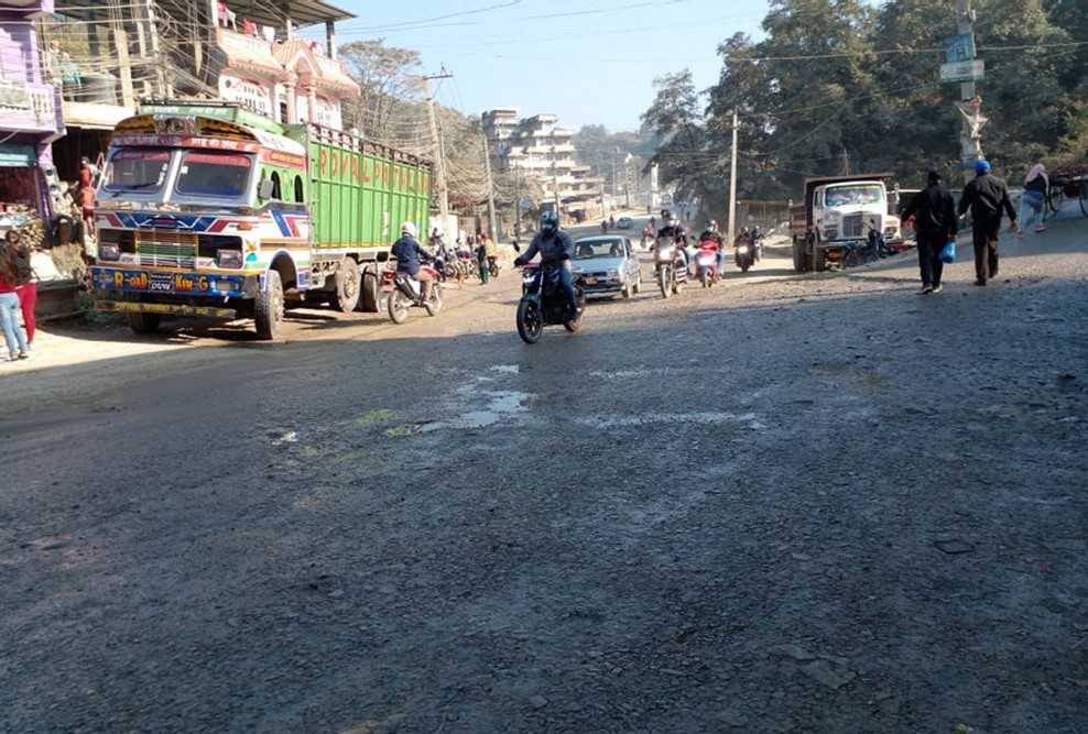 सात वर्षमा पनि कालोपत्र सकिएन चाबहिल–जोरपाटी–थली–साँखु सडक