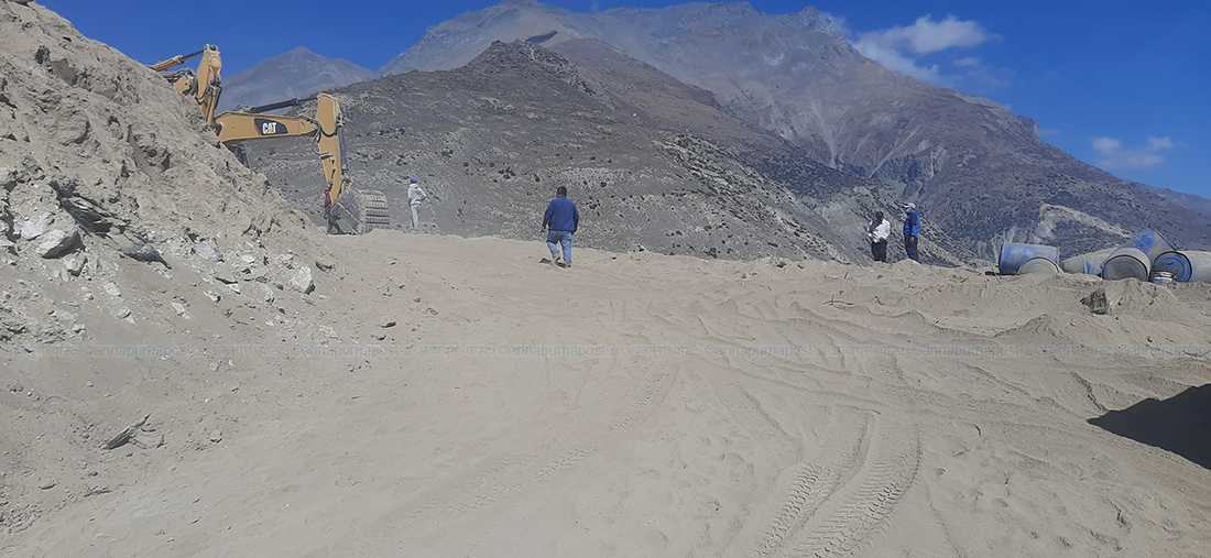 मुस्ताङ र डोल्पा जोड्ने सडक निर्माण तीव्र