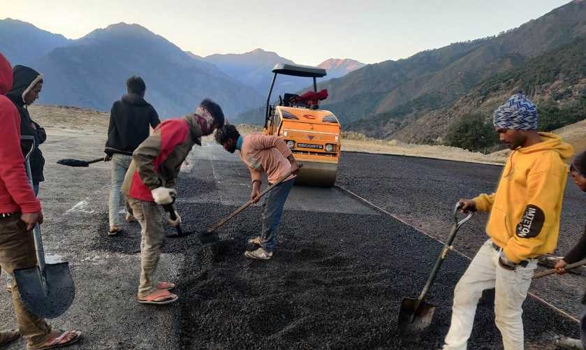 सुनथराली विमानस्थल १४ करोड ९३ लाखमा कालोपत्र 