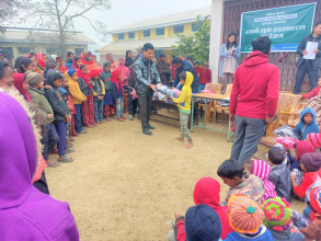 सानिमा बैंकद्वारा पर्सागढीस्थित विद्यालयमा न्यानो कपडा हस्तान्तरण