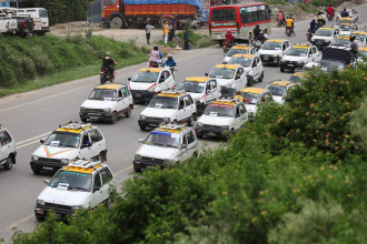 थोत्रा गाडी हटाउने सरकारको निर्णयविरुद्ध ट्यांकर र ट्याक्सी चालकको विरोध 