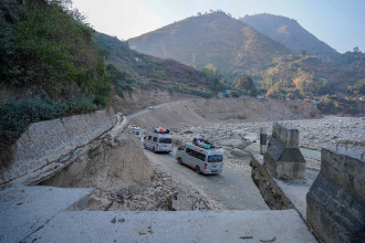 राजमार्ग मर्मतका लागि भौतिक मन्त्रालयले माग्यो २० अर्ब, विपीमा अस्थायी मर्मत सडक विभागले गर्ने