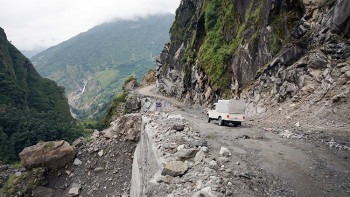 कर्णालीका दर्जनौं ठूला आयोजना अलपत्र