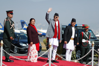 ७८ जना बाेकेर चीन लागे ओली, राष्ट्रिय ध्वजावाहक छाडेर हिमालय एयरलाइन्स चढे (तस्बिरसहित)