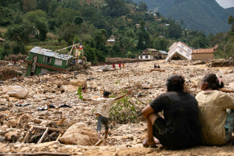 बाढीपहिरोपछि खण्डहर रोशीखोला किनारको भूमेडाँडा बस्ती र सुनसान बीपी राजमार्ग (तस्बिरसहित)