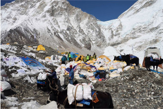 बरुञ्चे हिमाल सफाइ अभियान सम्पन्न, सगरमाथा र ल्होत्से हिमाल सफाइ जारी