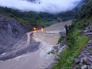 संखुवासभामा टिपर पल्टिँदा अरुण तेस्रोमा कार्यरत दुई मजदुरको मृत्यु,दुई घाइते