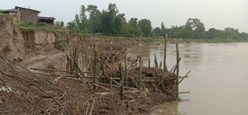 कर्णालीको बाढीले टीकापुर र जानकीमा कटान, स्थानीय त्रसित