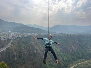 साहसिक पर्यटनको गन्तव्य क्लिफले सुरू गर्‍यो ‘क्रेन स्विङ’