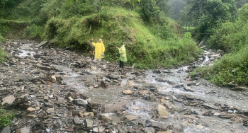 फिर्के खोलाको दायाँबायाँ गाडियो ५ सय पिल्लर