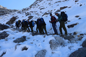 नेपाली सेनाको टोलीबाट सगरमाथा हिमालको सफल आरोहण