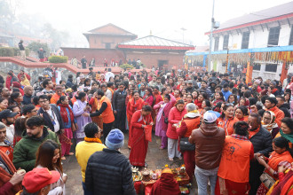 पशुपतिनाथ मन्दिरमा भक्तजनको घुइँचो (तस्बिरसहित)