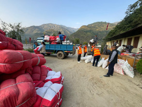 एनसेल फाउन्डेसनद्वारा बाढीपीडित बालबालिकालाई शैक्षिक सामग्री र प्रभावित ठाउँमा राहत वितरण