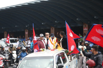 इन्डोनेसियाको कार्सटेन्ज पिरामिड आरोहणका कीर्तिमानी आरोही निर्मल पुर्जालाई विमानस्थलमा स्वागत (तस्बिरसहित)