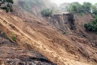 बैतडीमा पहिरोले घर पुरिँदा आमा–छोराको मृत्यु