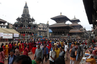 देशभर भक्तिपूर्वक मनाइँदै श्रीकृष्ण जन्माष्टमी, पाटन कृष्ण मन्दिरमा श्रद्धालुको भीड (तस्बिरसहित) 