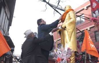 सहिद सप्ताह सुरु, शुक्रराज शास्त्रीको शालिकमा पुष्पगुच्छा अर्पण