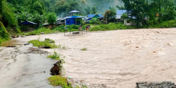 मकवानपुरको सिस्नेरीमा बाढीले ३० घर बगायो, खानीखेतका २८ घर डुबानमा