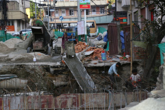 कमलादीस्थित टुकुचा खोलामा भासिएको सडक निर्माण धमाधम (तस्बिरसहित)