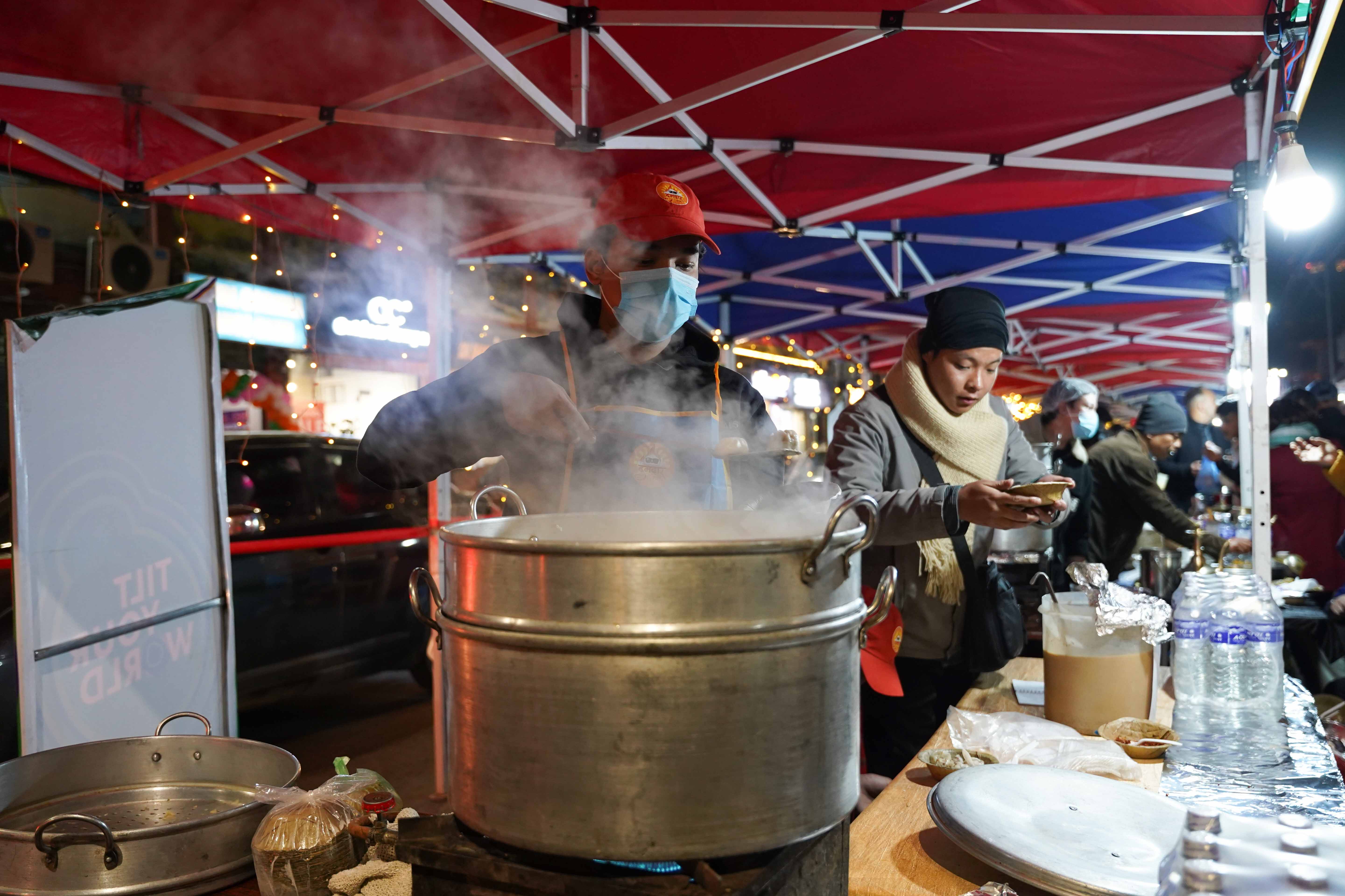 Christmas-Eve,-Thamel.-104-1735103135.jpg