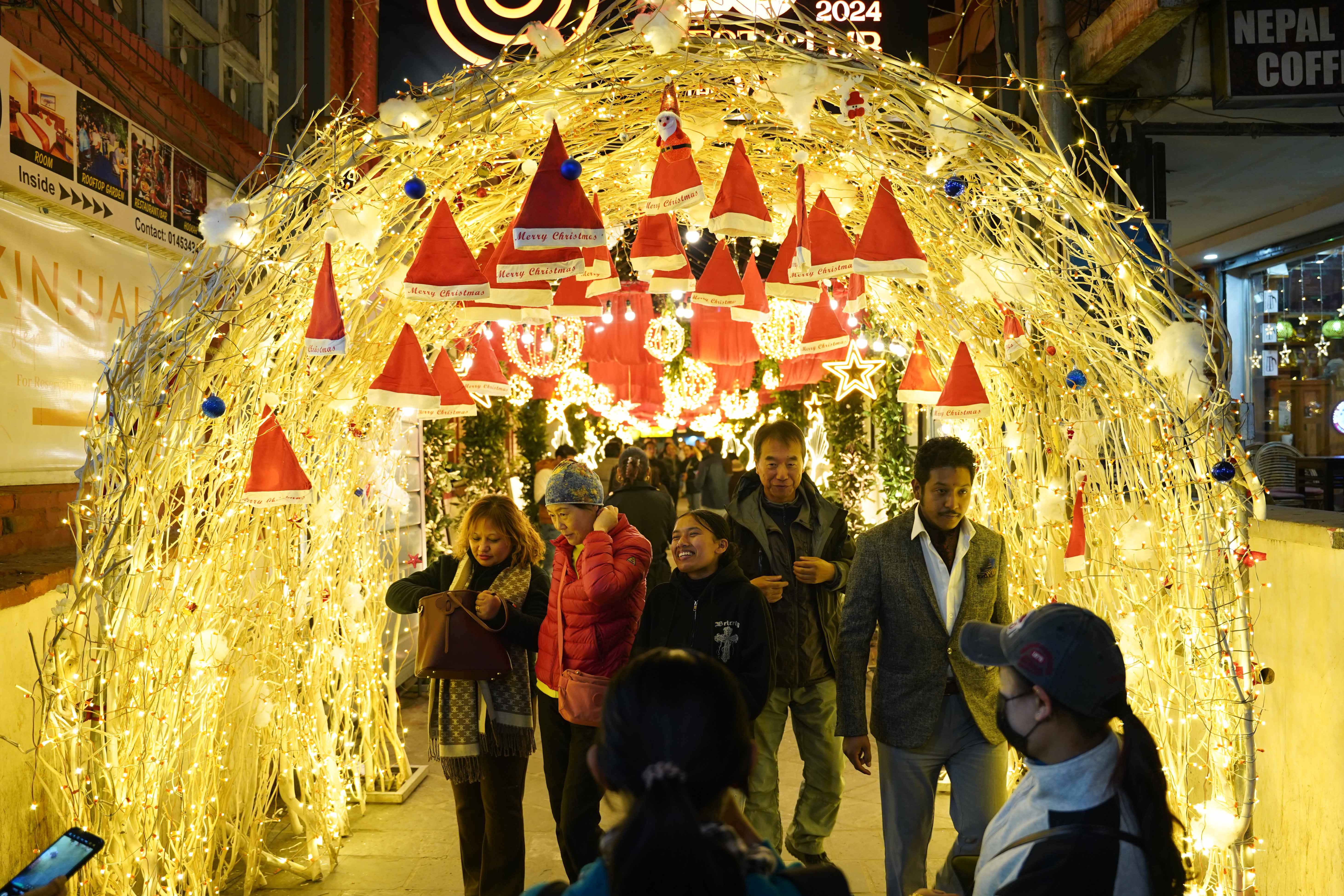 Christmas-Eve,-Thamel.-109-1735103144.jpg