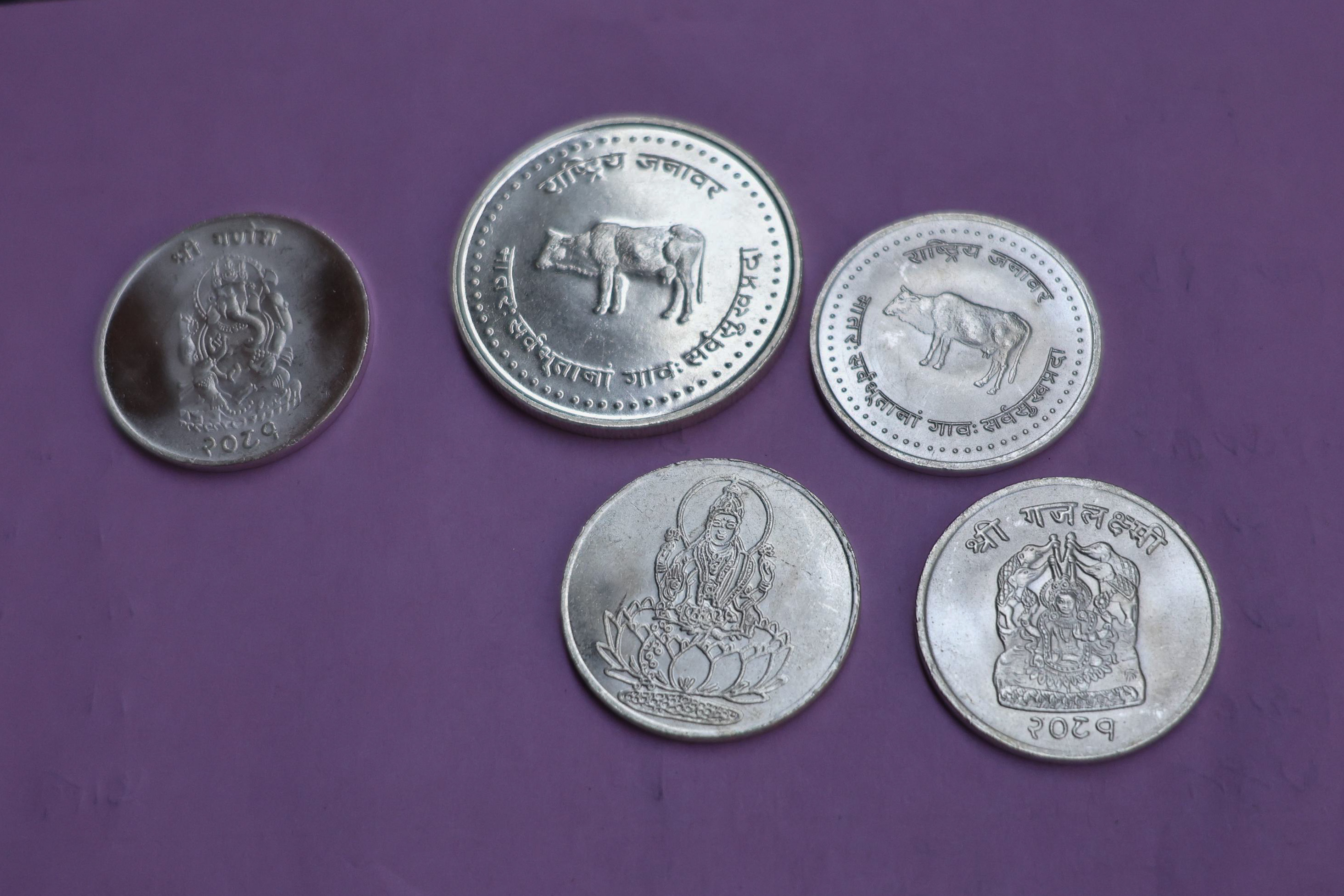 Dhanantarika-lagi-silver-coin-489-1730098631.jpg