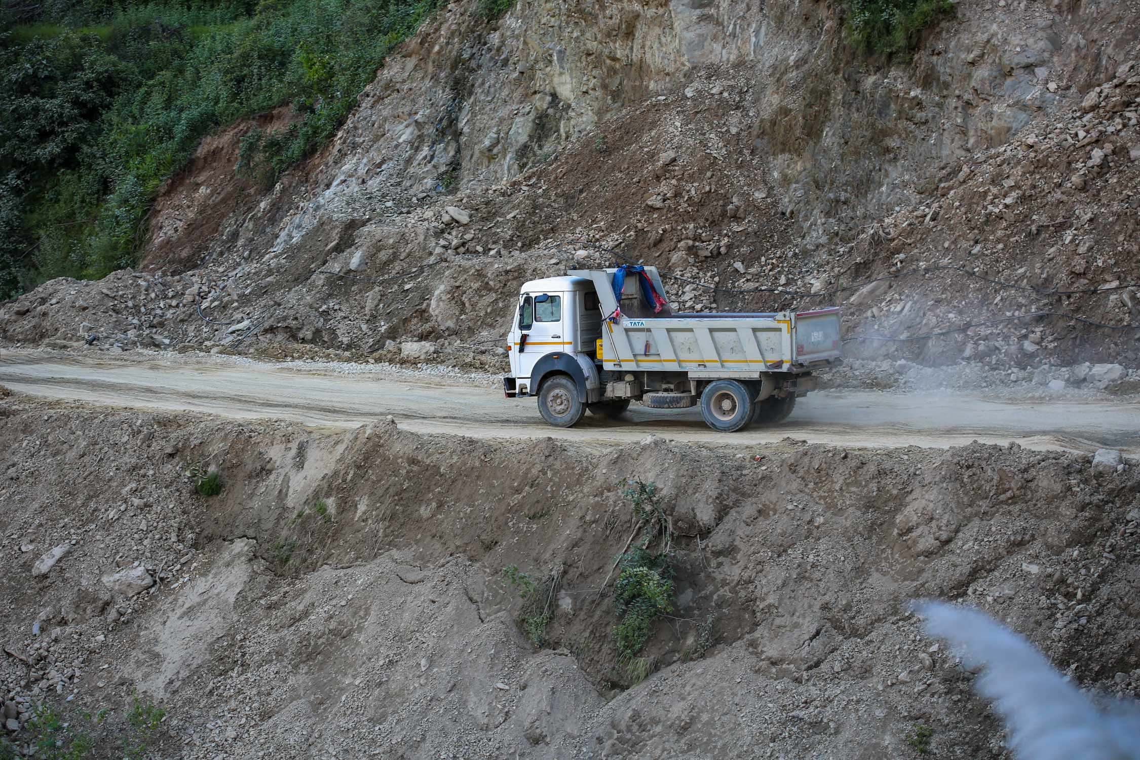 Dhulikhel_Khawa-road_Nepal-Photo-Library_NPL4-1726289964.jpg