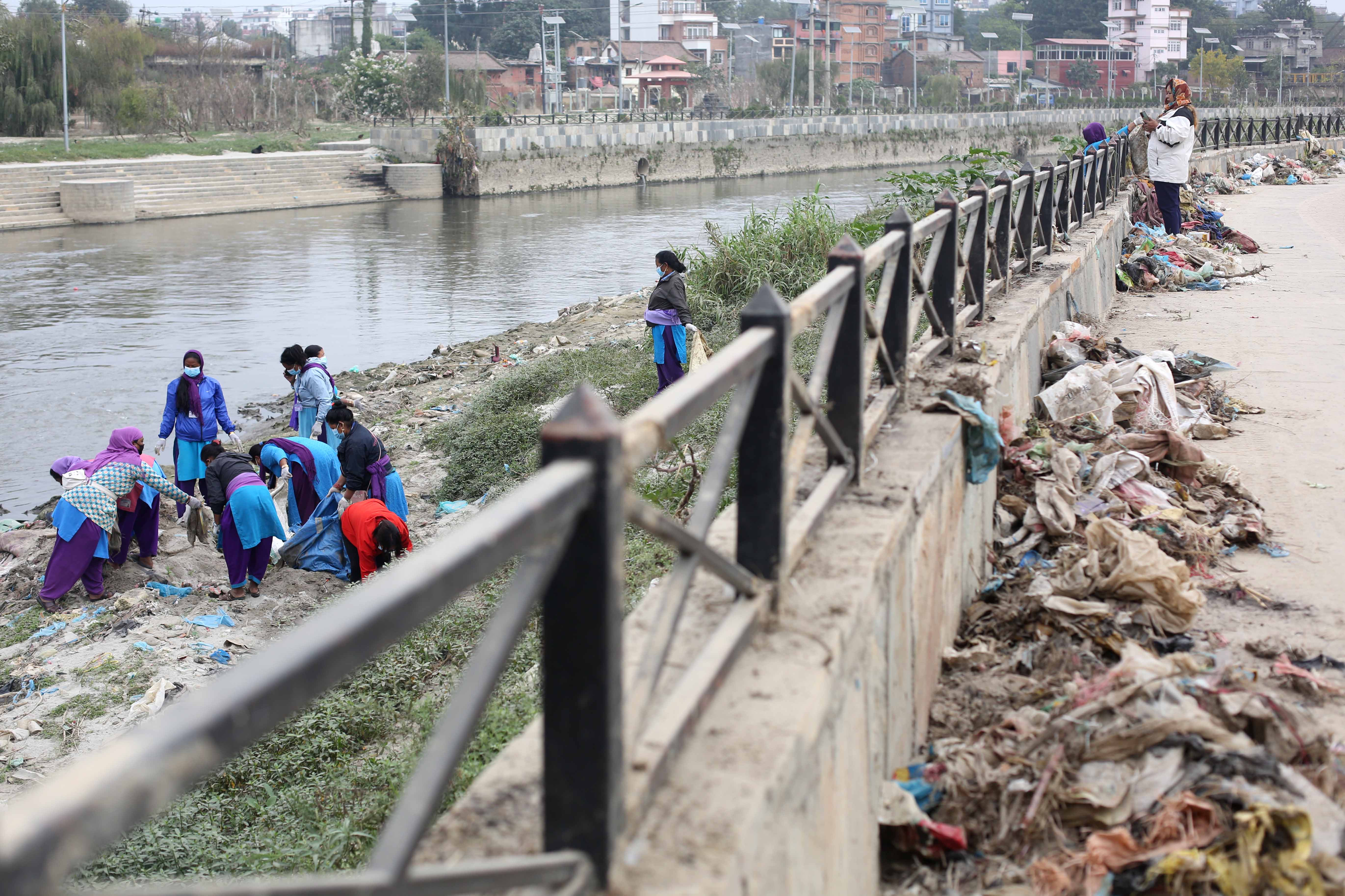 bagmati-nadi-kinar-(10)-1729918655.jpg