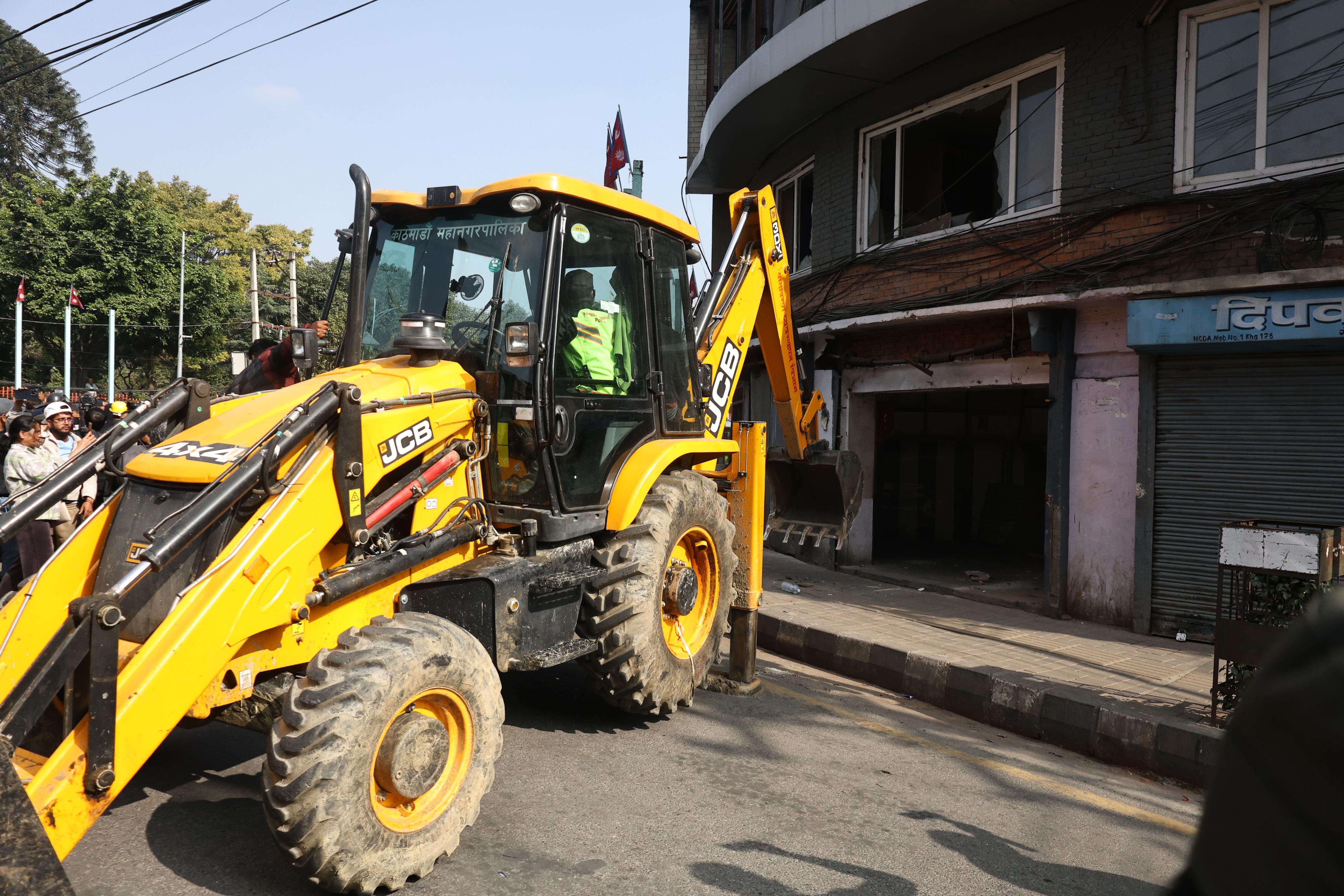 mahanagar-gaushala-dozer-(5)-1731659175.jpg